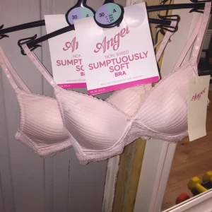 XXS brahs from M&S. - Never used way too small for me. Pink brahs.