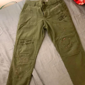 Zara kargobyxor - Se bilder