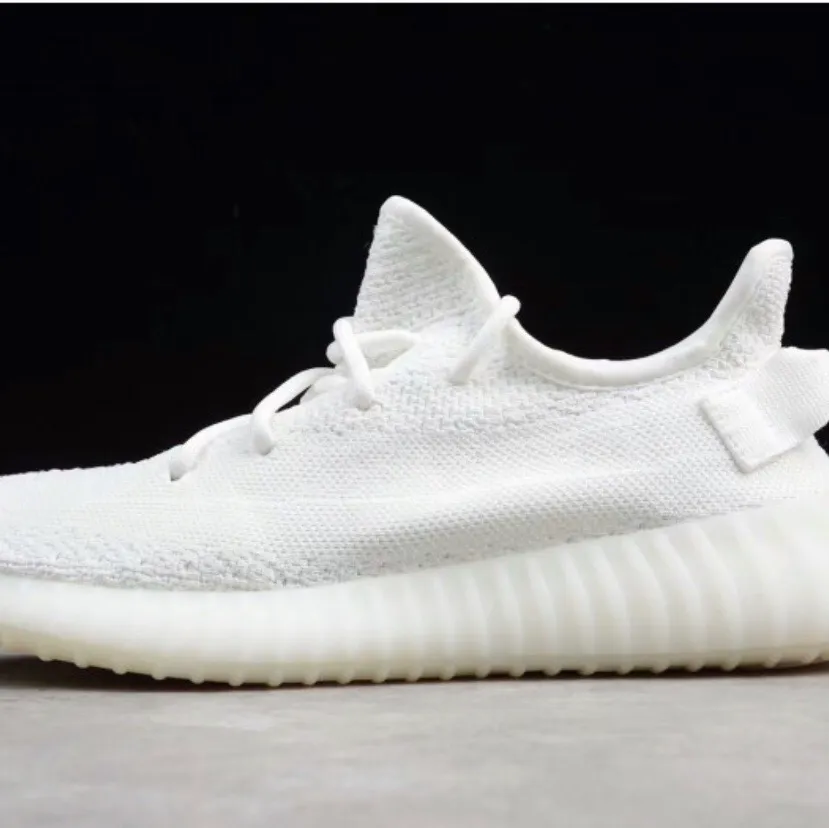New Yeezy boost 350 v2 cream white, write me if you are interested, ask me everything, I accept offers!. Skor.