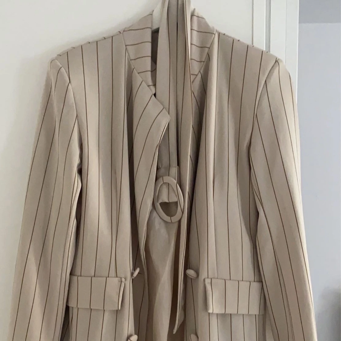 jättefin, lyxig blazer.  - 90