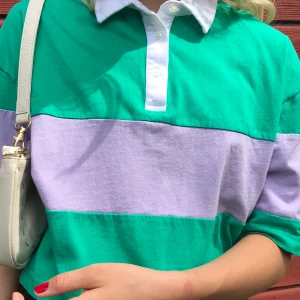 Pull and bear t shirt  - Pull and bear t shirt i storlek M, men passar även till xs/s lite oversize style. Aldrig använd.Frakt tillkommer✨💕