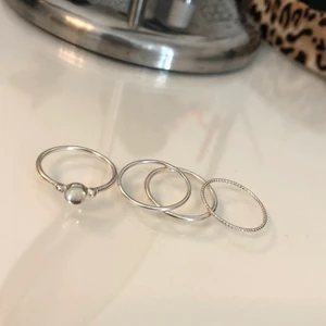 4 ringar  - Säljer 4 stycken ringar tsm💕