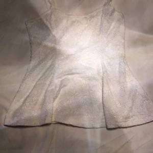 Super söt top! - As söt top! 😍😍 Använd med i bra skick! Storlek M, hämtas i Skåne eller fraktas 😃