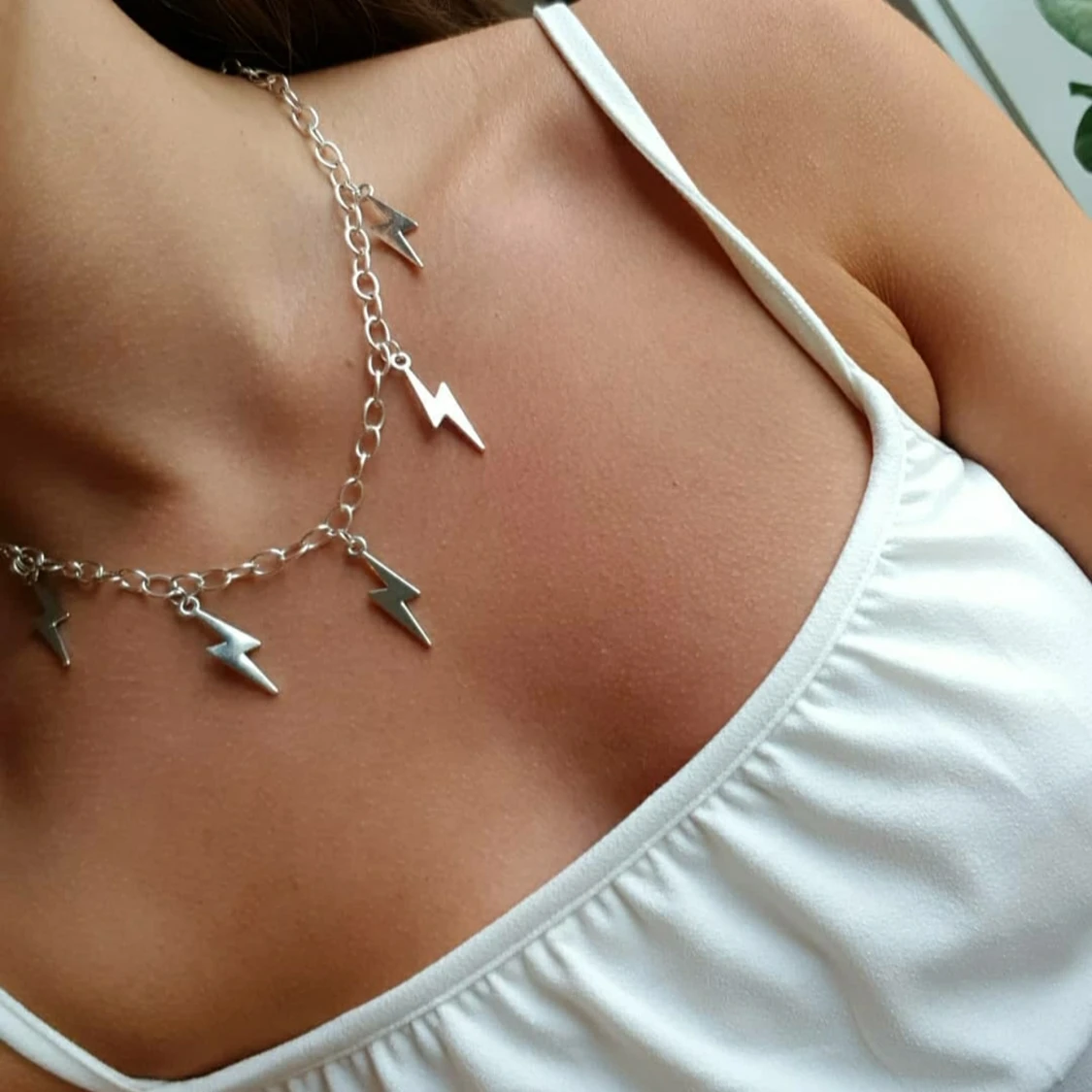 Superpopulärt kedjehalsband med blixtar - 1