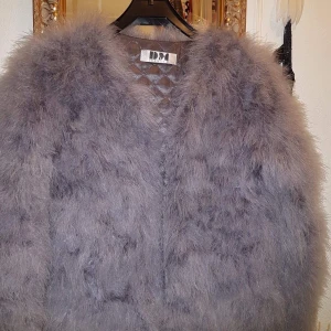 Fjäderjacka  - Jacka använd 2 gånger, nyskick. 