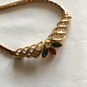 Strasshalsband - Halsband med olikfärgade stenar, helt nytt endast provat