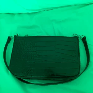 Väska✨ - Svart väska från pieces 