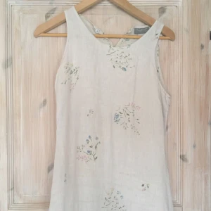  - Långklänning i lin. Mycket fin och sparsamt använd!✨ Prutbar och köparen står för frakt