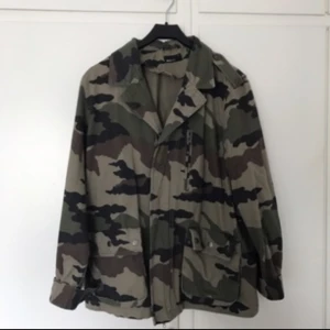  - Snygg militärjacka ⚡️ Sparsamt använd.