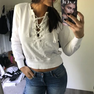  - Från Gina tricot, knappt använd. Skrynklig då den bara suttit i garderoben. Storlek xs.