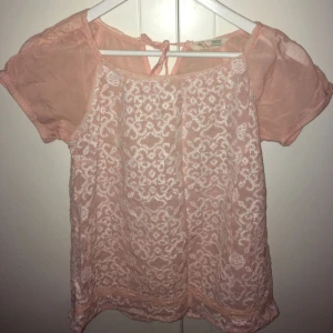  - Kortärmad blus från odd molly, köpt på mathilde i Stockholm