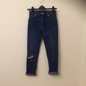  - Jeans från Monki. Höga som 17 i midjan 🙌🏻