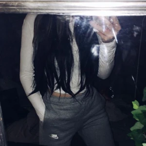  - Gråa Nike mjukisbyxor.