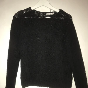  - Stickad tröja från Wera Stockholm i fint skick, i strl XS men jag på bilden är S! Kan mötas upp i Stockholm eller Linköping, annars tillkommer frakt💕