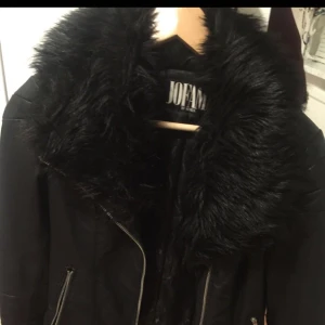  - Jofama by Kenza äkta skin säljer den för 700kr p.g att jag har gått upp i vikt ): jackan är super fint och varm st 36 (: 