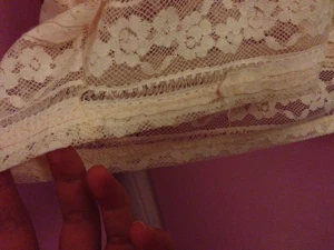 Spetsblus från new yorker, lite trasig nertill men inget man märker! - Spetsblus från new yorker, lite trasig nertill men inget man märker!