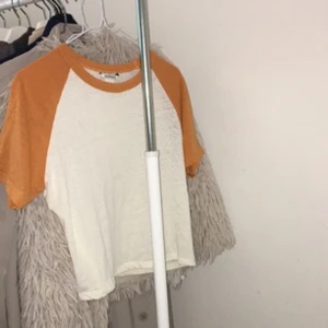  - Crop top från Monki. 