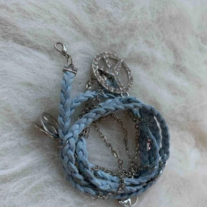  - armband, Kan mötas upp vid t-centralen eller Odenplan, kan skicka via post 10kr på frakt