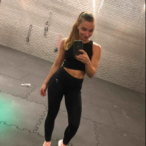  - Säljer mina fina gymshark tights i storlek S. I nyskick. Hög midja och fickor på sidorna. 