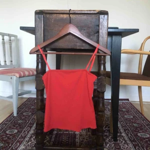  - Avklippt body så numera linne, strl XS eller tight S. Köpt här på Plick🌷