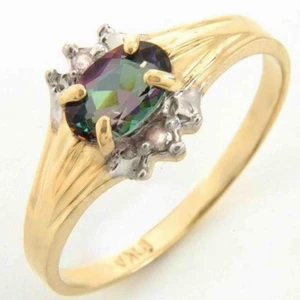  - Mystic topaz infattad i 10K guld med accentdiamanter. Topasen skimrar i många färger, men mest lila och grönt. Oanvänd. Rek pris ca 2000:- 