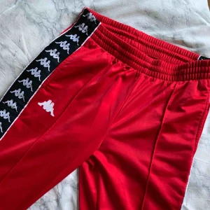  - Kappa snap track pants. väldigt bra skick och sitter bra! Kolla min profil för mer kläder, kan frakta flera samtidigt :)