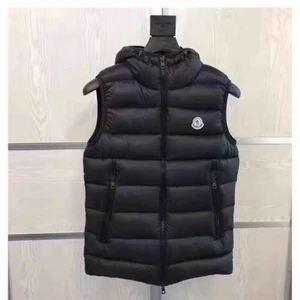  - Säljer två Moncler västar i två olika modeller. Ena är matt och har luva den andra är glansig och ingen luva. Påse, dustbag och låda medföljer!:)