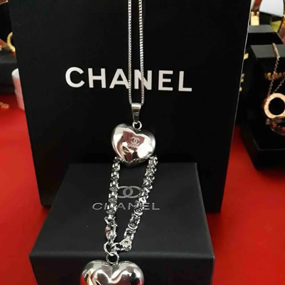 Helt ny Chanel set armband och halsband i rostfritt stål och hypoallergenic. . Accessoarer.