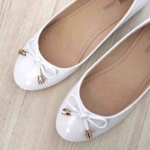  - Vita ballerina. Använda 1 gång. Tvättade efter det.