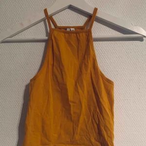  - Crop top Fint skick 