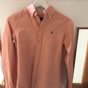  - Ralph Lauren skjorta, storlek XS. Knappt använd, 300kr +frakt eller bud, allt ska bort 