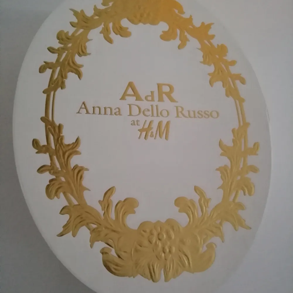 Halsband i guld/orange från Anna dello Russo at H&M . Accessoarer.