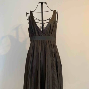  - Beautiful chocolate silk dress. 100% silk 