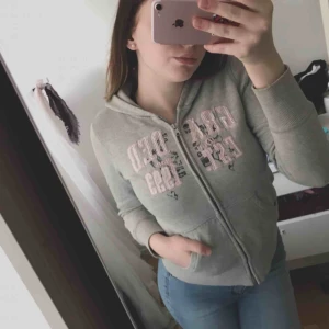  - Super skön grå kofta Storlek xs Bra skick!