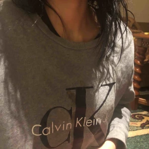  - Tröja calvin Klein grey 