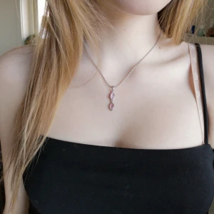 Halsband - Går att göra ganska mycket längre  Vid fler frågor skriv gärna :)  Frakt ingår ej🌹