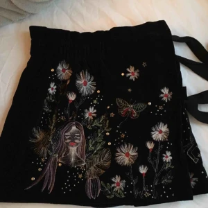  - Sammet shorts som ser ut som en kjol👗 Super bekväm och ensdast använd 2 gånger ✨