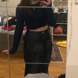 unik tröja - Långärmad ihålig tröja💕 genomskinlig eftersom den verkar vara gjord utav tunna garn. Stretchigt samt värmande material. Tröjan har små bollar fastsittandes (bild 2) och är supersöt <3