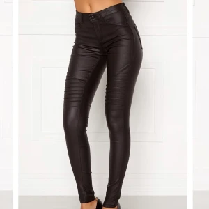 Oanvända skinnbyxor  - Superfina helt oanvända skinnbyxor som tyvärr är försmå för mig😞