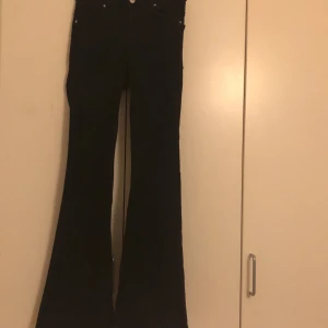 Bootcut Jeans  - Storlek M , perfekt längd för dig som är 165-175cm , perfekt skick , ungefär 6månader gamla 