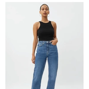 Rowe jeans weekday - Säljer dessa mörk/ljusblåa rowe jeans. Dem sitter perfekt på mig i längden som är 1.65. Säljer pga att de inte kommer till användning. Ny pris 500kr.