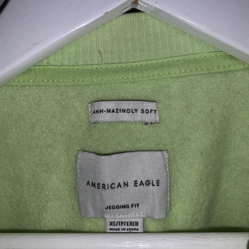 Supermysig sweatshirt från American Eagle, storlek XS men på mig sitter den perfekt och har storlek M egentligen. Bra kvalite och i gott skick.🙌🏻 +frakt. Tröjor & Koftor.