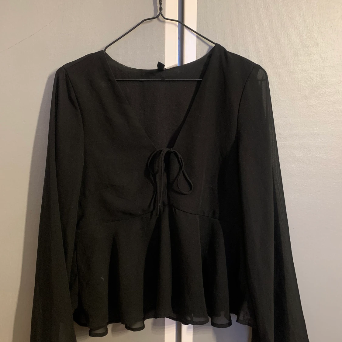 Svart blus från Hm, storlek 36. 