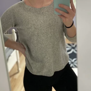 Grå kaschmir tröja - SUPERSKÖN 100% kaschmir tröja från cashmere by charter club 🤍 på lappen står det strl L men den är mer som S