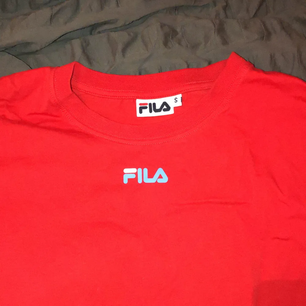  en unik oversize fila tröja. Riktigt cool men kommer inte till användning!. Skjortor.