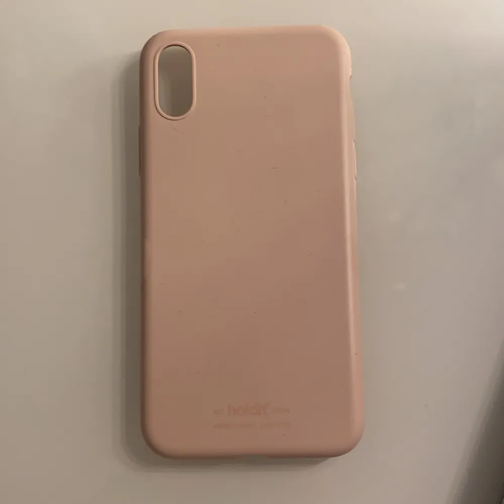 Säljer dessa fina skal till iPhone X, första skalet (bild 2) säljer jag för 50kr, de andra två skalen (bild 3) säljer jag för 100kr st. Frakten är 22kr. Accessoarer.