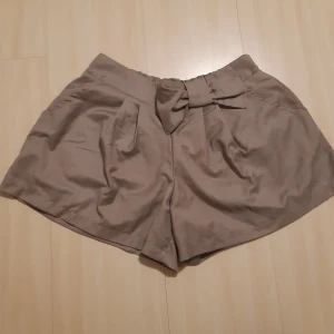 Shorts - Nya.