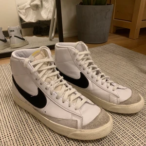 Nike Blazer Mid 77 Vintage - Väldigt sparsamt använda. 3-4 gånger ungefär. 