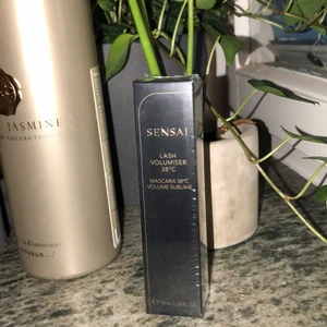 Sensai- skönhet/smink - Hej! Nu hade jag tänkt att sälja min inplastade och helt oöppnade Sensai Mascara Lash Volumiser 38 C Mascara , 10 ML, black, då jag har en exakt likadan redan. Ordinarepriset; 385kr och jag säljer den för 170kr