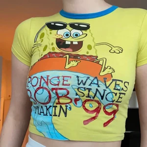 Babytee - Skitfin babytee, passar typ xxs- s beroende på hur man vill att den ska sitta❤️ Kunden står för 🚚 Pris kan diskuteras